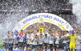 Corinthians recebe prêmio do Brasileirão e promete pagar elenco ainda neste mês | corinthians |...