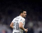 Meia Giuliano, do Santos, processa Corinthians e cobra R$ 1,8 milhão de direitos de imagem |...