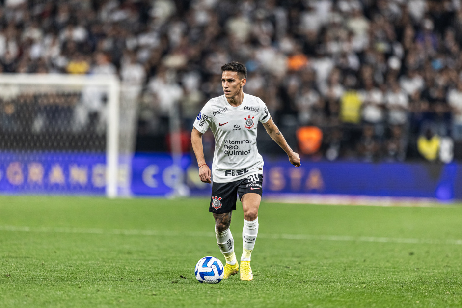 Rojas acionou o Corinthians na Fifa por atraso de dvida