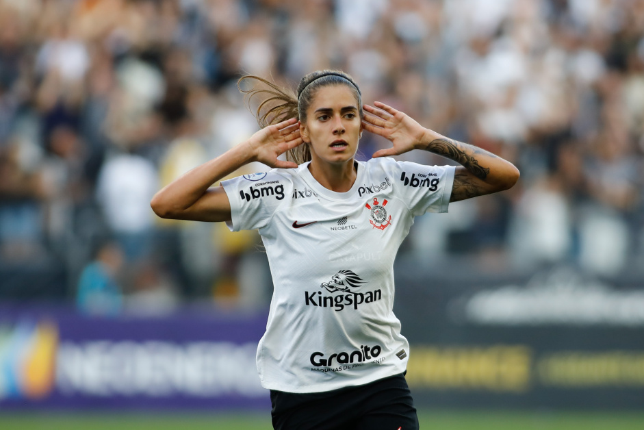 Jheniffer marcou um dos gols do Corinthians na final do Brasileiro Feminino