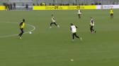 Com direito a caneta e gol, Usain Bolt treina com o time do Borussia Dortmund | atletismo |...