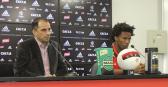Diretor executivo discute com zagueiro e expe clima tenso no Flamengo - Futebol - UOL Esporte
