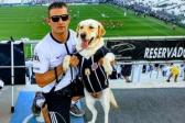 Corinthians: Cadela vira torcedora do time na Arena e ajuda dono a superar doena
