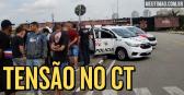 Corinthians volta a SP sob protesto; torcedores entram no CT aps conversa tensa com seguranas