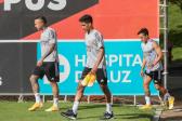 Corinthians e Benfica fazem novo acordo, e valor da venda de Pedrinho cai dois milhes de euros |...