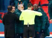 Jogadores do PSG e Istanbul Basaksehir deixam jogo ap�s acusa��o de racismo | liga dos campe�es | ge