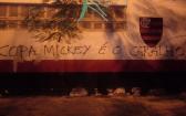 Dirigente questiona picha��o na sede do Flamengo: 'Mickey todo certinho, n�o foi a torcida' |...