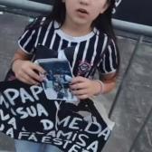 Garota diz que teve cartaz rasgado por PM em jogo do Corinthians, e C�ssio promete ser Papai Noel...