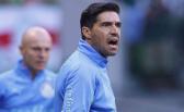 Abel Ferreira presenteou arbitragem ap?s jogo do Palmeiras: � proibido