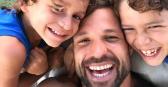Diego leva os filhos ao CT do Flamengo: 'Trabalho na companhia dos meus amores'