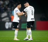 Giuliano enche Renato Augusto de elogios e diz que meia � um l�der do Corinthians