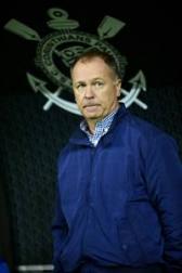 De volta ao Corinthians, Mano Menezes rev� nove ex-comandados e defesa quase igual � de 2014 |...