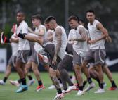 Mano Menezes testa escalaes para o jogo do Corinthians contra o Novorizontino; veja times