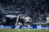 Paulinho coloca titularidade em segundo plano e aborda futuro no Corinthians