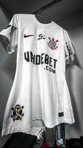 Corinthians acerta patrocnio para a barra frontal da camisa at o fim do ano; veja os valores |...