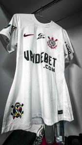 Corinthians acerta patroc�nio para a barra frontal da camisa at� o fim do ano; veja os valores |...