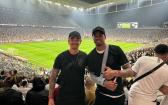 Craque do Arsenal vai � Arena e torce pelo Corinthians na Copa do Brasil - Lance!
