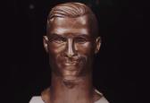 Um ano ap�s pol�mica, escultor faz novo busto de Cristiano Ronaldo: 'Muito bom' | futebol...