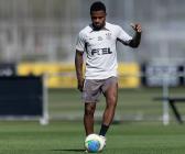 Diego Palacios abre m�o de f�rias e treina com jovens do Corinthians para acelerar recupera��o |...