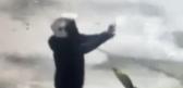 Corinthians: C�mera flagra homem atirando contra sede social
