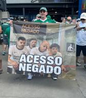 Pai de Piquerez, do Palmeiras, zoa Corinthians com faixa na Copa de Clubes: 