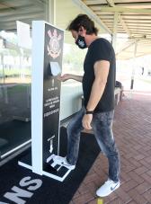 Corinthians volta a ter tr�s meses de sal�rios atrasados; diretor diz que n�o teme perder...
