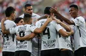 Jogadores comemoram gol na partida contra o Fluminense no Maracan pelo Brasileiro 2017