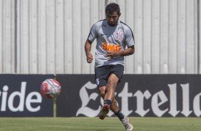 Sornoza treina no CT Joaquim Grava para jogo contra o Santos
