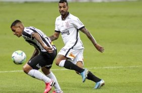 Arana e Michel Macedo no duelo entre Corinthians e Atltico Mineiro