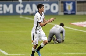 Araos anotou o segundo gol do Corinthians contra o Atltico Mineiro, pelo Brasileiro