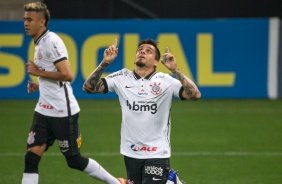Lateral Fagner marcou gol no duelo entre Corinthians e Botafogo na Neo Qumica Arena