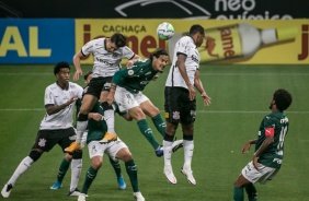 Gil, Avelar e J no jogo contra o Palmeiras, pelo Brasileiro, na Neo Qumica Arena