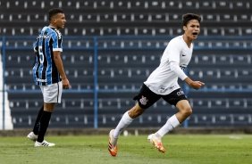 Matheus Arajo comemorando gol contra o Grmio, pelo Brasileiro Sub-20