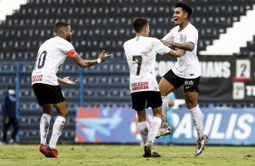 Vitinho, Matheus e Du durante duelo contra o Santos, pelo Campeonato Paulista Sub-20