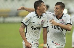 No final da partida, VItal marca o segundo do Corinthians contra o Botafogo
