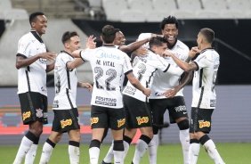 Jogadores do Corinthians durante comemorao de um dos gols na goleada contra o Fluminense