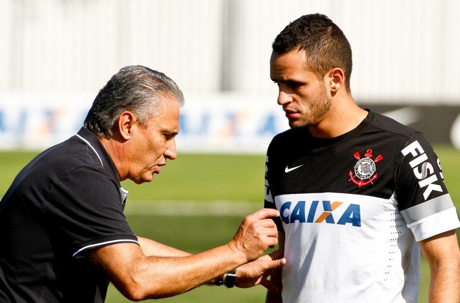 Renato Augusto pode voltar ao Corinthians, mas tem consultas de time do exterior