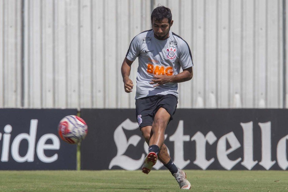 Junior Sornoza durante treinamento pelo Corinthians