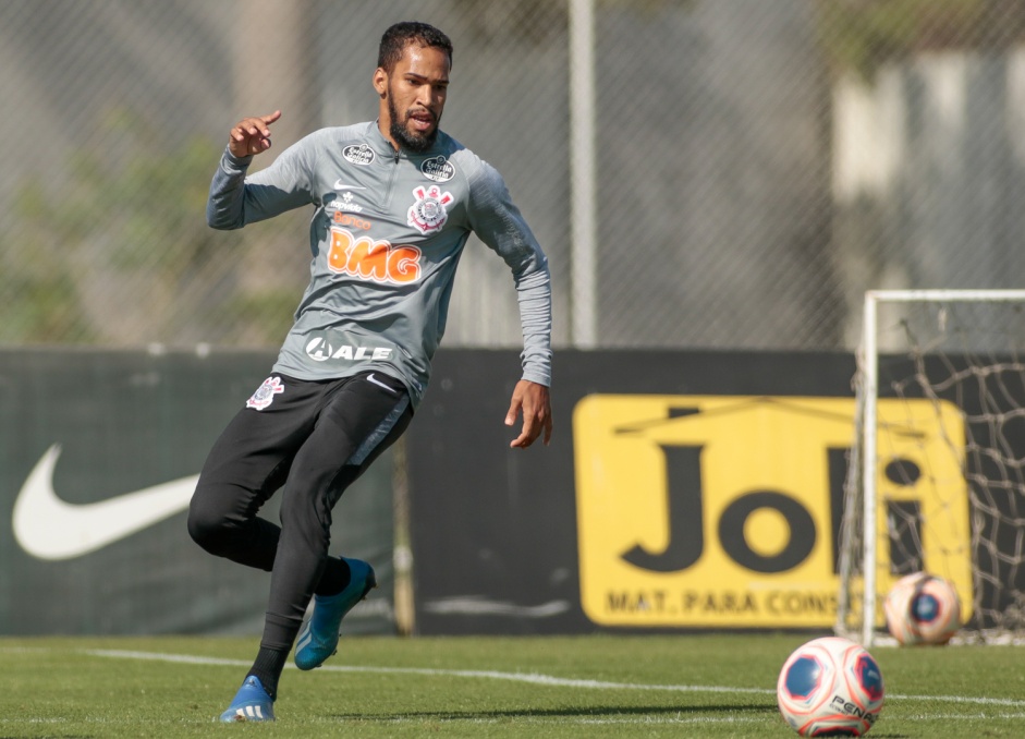 Sem espao no Corinthians, Everaldo acertou com o Sport por emprstimo