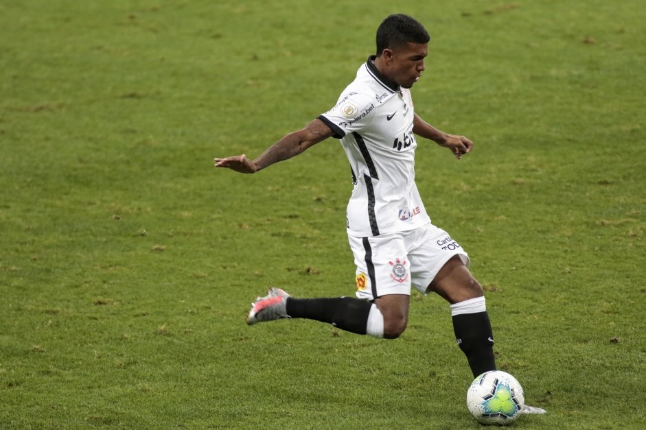 Lo Natel entrou em campo no segundo tempo e fez o cruzamento para o gol de empate do Corinthians