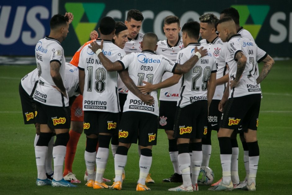 Elenco na partida entre Corinthians e Atlético-GO, na Neo Química Arena