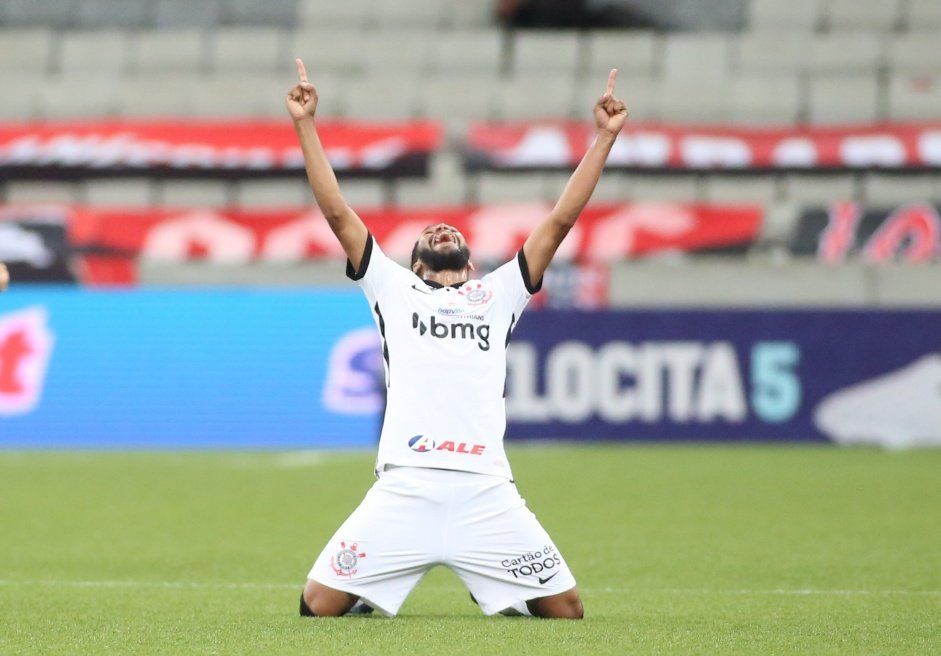 Everaldo marcou o gol do Corinthians contra o Athletico-PR, pelo Campeonato Brasileiro