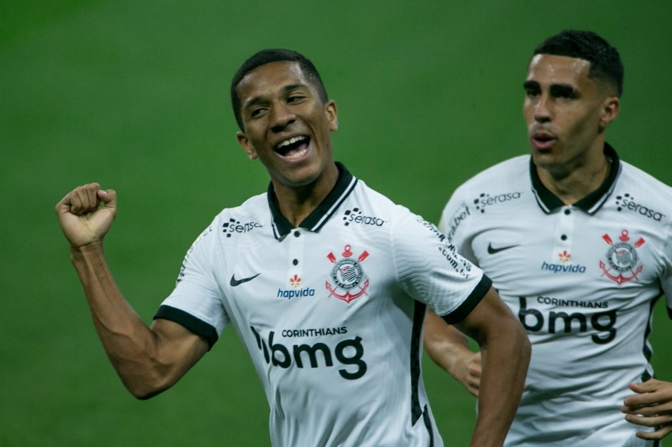 Dav pode ser titular do Corinthians contra o So Paulo, neste domingo