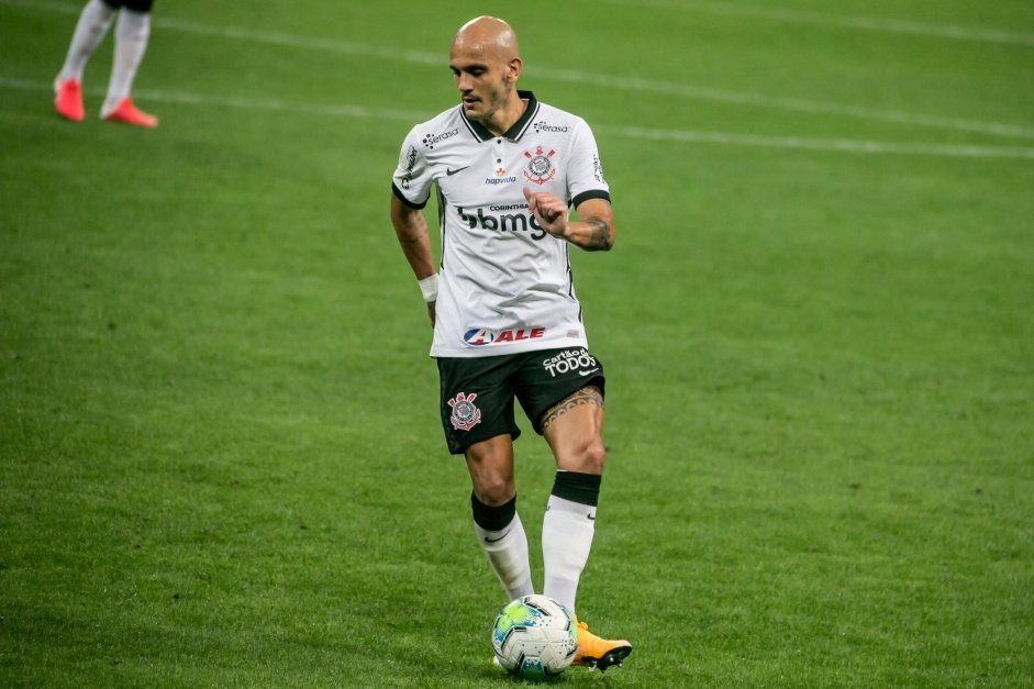 Fbio Santos voltou ao Corinthians jogando muito