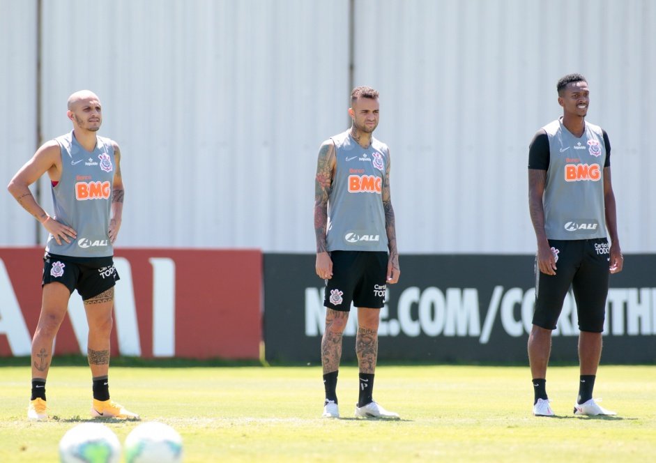 Luan e J seguem treinando no Corinthians, mas com cada vez menos chances