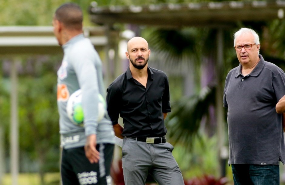 Ao lado de Alessandro, Roberto Andrade voltou  diretoria do Corinthians em 2021; diretor ironizou proposta por Vital