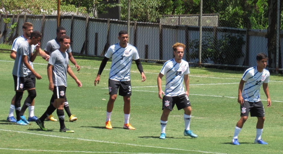 Elencos do Sub-23 e Sub-20 do Corinthians se enfrentaram em jogo-treino, no CT da base