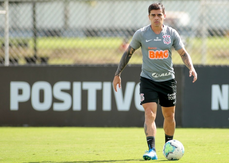 Lateral Fagner no viaja com o Corinthians para Porto Alegre nesta quarta-feira; defensor est fora do duelo contra o Internacional