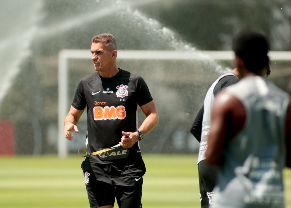 Hoje no Corinthians, Vagner Mancini comandou Vitria e Athletico-PR em duelos que marcaram rebaixamentos do Vasco