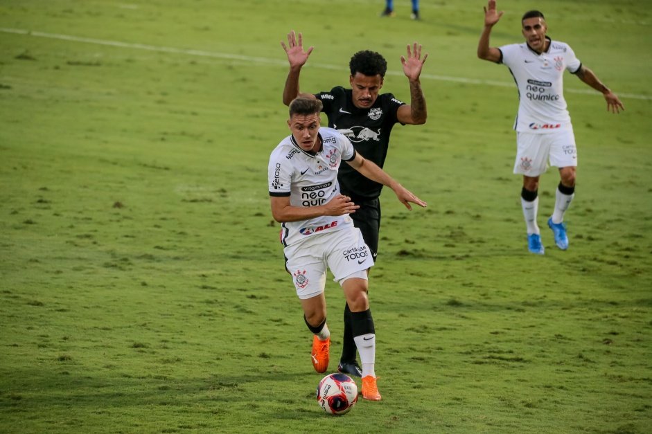 Lucas Piton e Gabriel no jogo contra o Red Bull Bragantino, pelo Campeonato Paulista 2021
